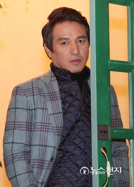[영화人을만나다] 화려한 파리, 홀로 남은 이 남자… 배우 조재현