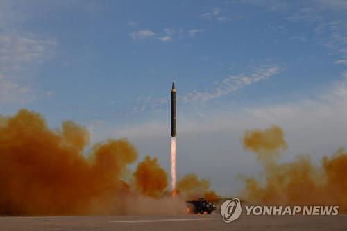 북한이 9월 15일 발사한 화성-12형 (출처: 연합뉴스)
