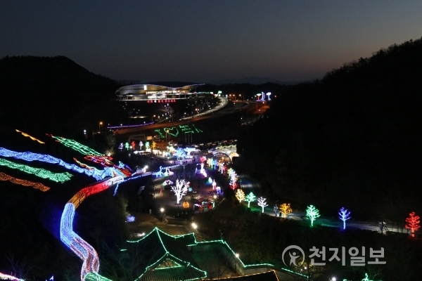 보성차밭 빛 축제장 전경. (제공: 보성군) ⓒ천지일보(뉴스천지) 2017.12.8
