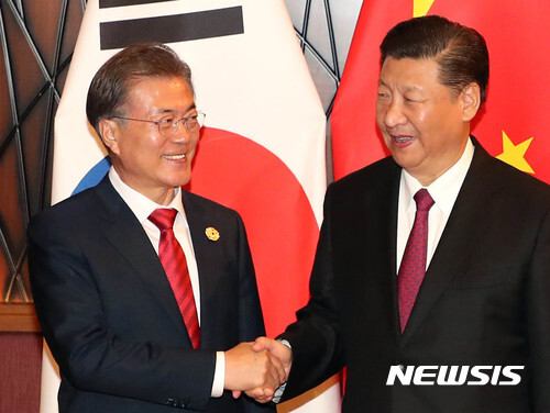 문재인 대통령(왼쪽)과 시진핑 중국 국가주석. (출처: 뉴시스)