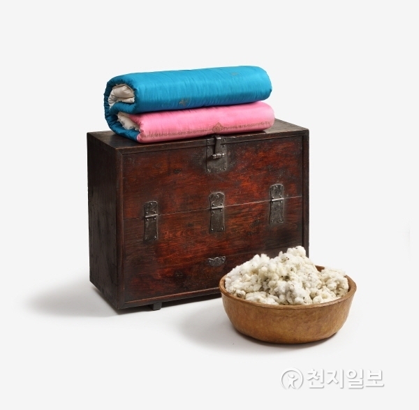 목화솜과 솜이불. (제공: 국립민속박물관) ⓒ천지일보(뉴스천지) 2017.12.17