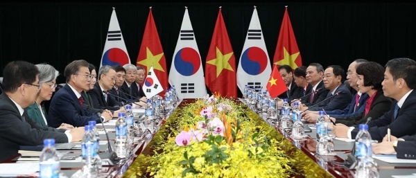 지난 11월 11일 베트남에서 문재인 대통령과 쩐 다이 꽝 베트남 국가주석이 정상회담을 갖고 있다. (출처: 청와대)