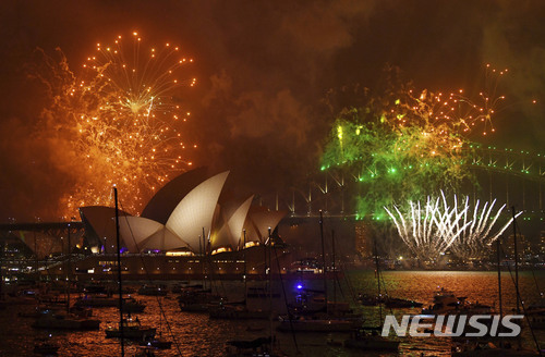 호주 시드니의 새해맞이 불꽃놀이 (출처: 뉴시스)