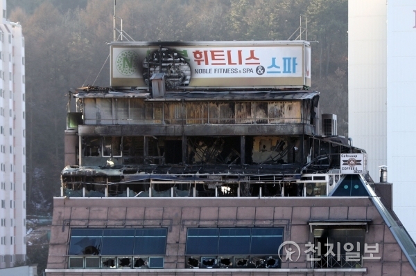 [천지일보=박완희 기자] 지난해 12월 25일 화재로 전소된 제천 스포츠 센터의 모습. ⓒ천지일보(뉴스천지) 2017.12.25
