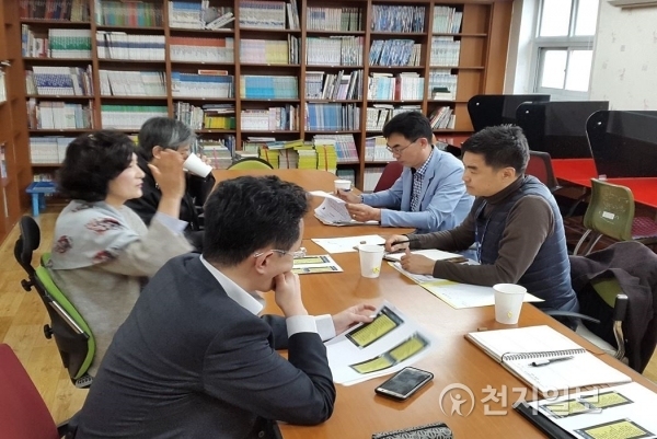 지난해 인천 서구청이 '찾아가는 민원상담실'을 운영하고 있다. (제공: 서구청)ⓒ천지일보(뉴스천지) 2018.1.10