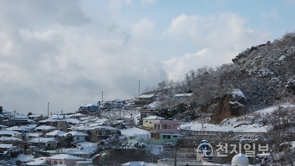 눈 내린 목포 유달산 마을. ⓒ천지일보(뉴스천지) 2018.1.11