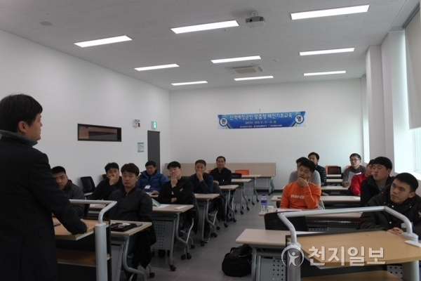 한국전력이 15일부터 한 달간의 과정으로 중기 제대 군인 대상 배전 시공인력 양성 교육을 진행하고 있다. (제공: 한국전력) ⓒ천지일보(뉴스천지) 2018.1.15
