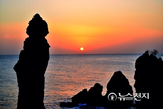 동해시 추암촛대바위 일출 장면 ⓒ천지일보(뉴스천지)
