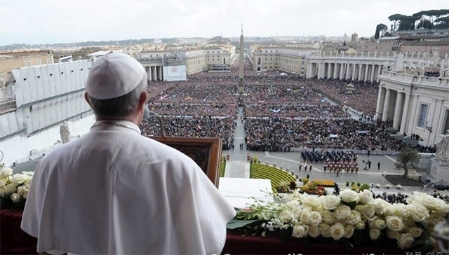 로마 바티칸의 성베드로 광장에 모인 순례객들에게 메시지를 전하는 프란치스코 교황. (출처: 교황청 홈페이지)