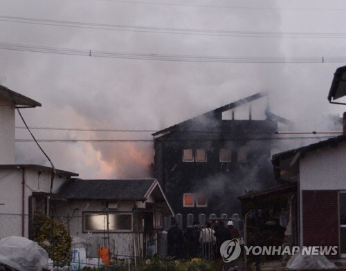 (일본 교도=연합뉴스)5 일 오후 4시 43분께 일본 사가(佐賀)현 간자키(神崎)시 주택가에 육상자위대의 헬기 1대가 추락했다고 NHK와 교도통신이 보도했다.