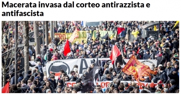 10일 이탈리아 중부 도시 마체라타에 반(反)파시즘 시위대 1만 5000명이 이탈리아 사회에서 점점 고조되고 있는 인종차별과 난민 반대 정서를 규탄하는 모습을 담은 현지 언론 보도 모습 (출처: 라 레푸블리카(La Repubblica))