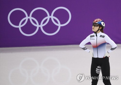 (강릉=연합뉴스) 13일 오후 강릉 아이스아레나에서 열린 2018 평창동계올림픽 쇼트트랙 여자 500m 결승에서 최민정이 기록을 바라보고 있다.