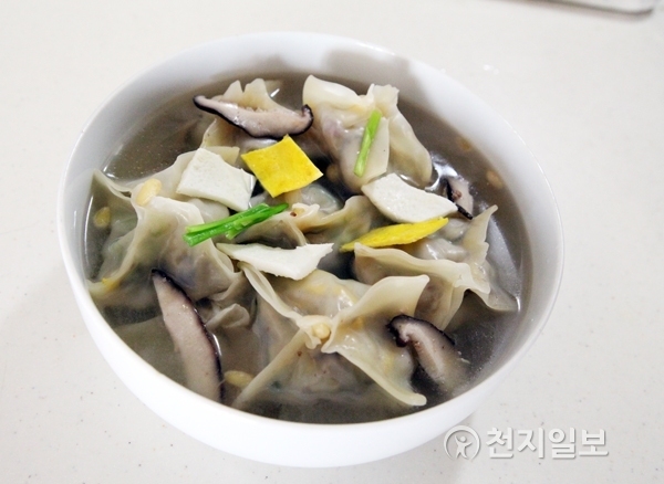 남한의 만두와 비슷한 `편수'. 차가운 육수에 말아 먹는 것이 특징ⓒ천지일보(뉴스천지) 2018.2.14