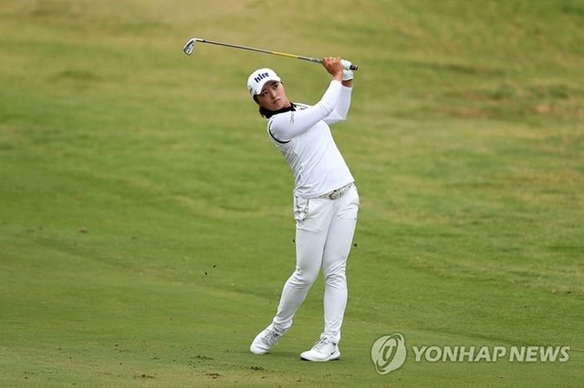 67년 만에 LPGA투어 공식 데뷔전 우승 기록 세운 고진영. (출처: 연합뉴스)