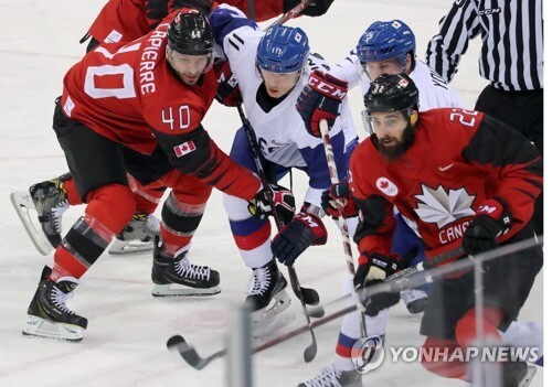 18일 오후 강릉하키센터에서 2018 평창동계올림픽 남자 아이스하키 A조 예선 한국 대 캐나다 경기가 열리고 있다. (출처: 연합뉴스)