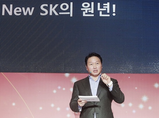 최태원 SK그룹 회장이 지난달 2일 열린 신년사에서 뉴 SK를 만들기 위한 구체적 실천방안을 설명하는 모습. (제공: SK그룹)