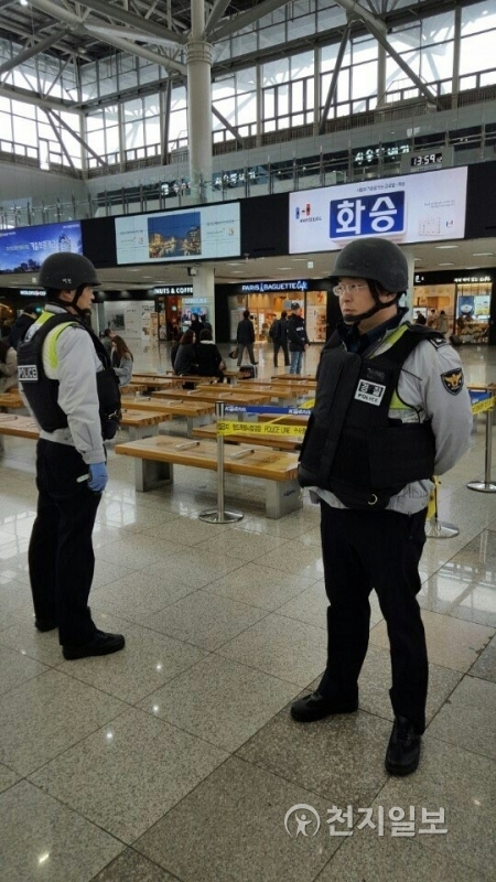 경찰이 2층 일대에 폴리스라인을 설치하고 현장을 통제하고 있다. (제공: 부산경찰청) ⓒ천지일보(뉴스천지) 2018.3.8