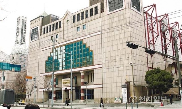 서울성락교회 신도가 최근 방송에 나와 김기동 목사에게 성폭력을 당했다고 폭로해 파문이 일고 있다. 사진은 서울성락교회 신길본당 전경. ⓒ천지일보(뉴스천지) 2018.3.7