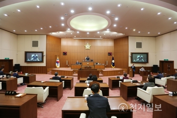 9일 의정부시의회에서 제277회 임시회가 열린 가운데 의원들이 발릐하고 있다.(제공: 의정부시의회) ⓒ천지일보(뉴스천지) 2018.3.9
