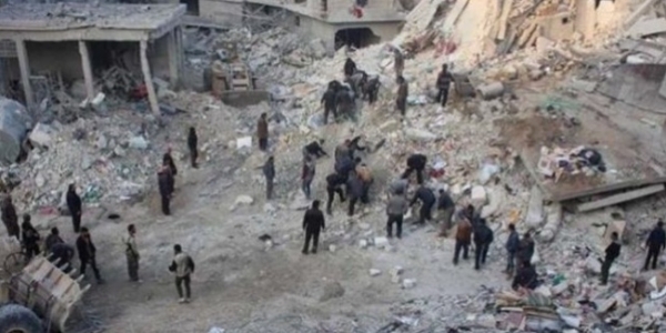10일(현지시간) 시리아 내전 감시단체 ‘시리아인권관측소(SOHR)’는 시리아 반군지역 동(東)구타에 대한 시리아 정부군의 공세로 지난 3주간 사망자가 1000명을 넘어섰다고 보고했다. SOHR이 공개한 동구타의 폭침된 현장 모습 (출처: SOHR)