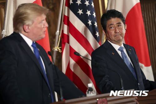 도널드 트럼프 미국 대통령(왼쪽)과 아베 신조 일본 총리. (출처: 뉴시스)