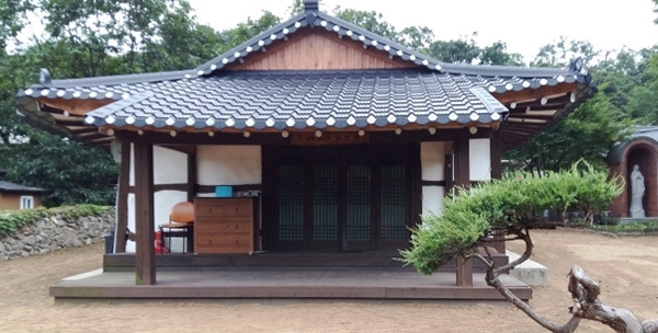 127년 된 천주교 한옥예배당인 ‘용인 고초골 공소’. (출처: 용인시)