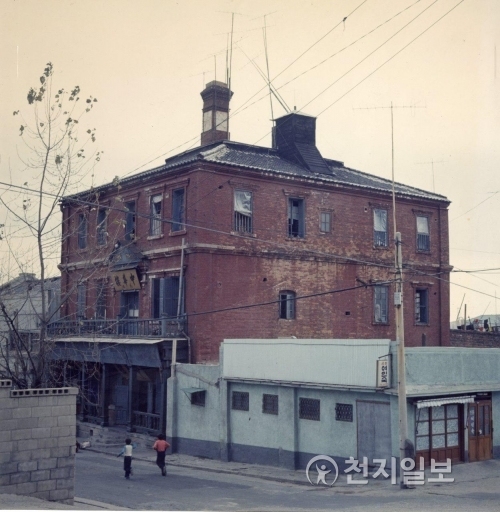 1970년대 옛 대불호텔 및 중화루 건물 모습. (제공: 인천 중구청)ⓒ천지일보(뉴스천지) 2018.3.28