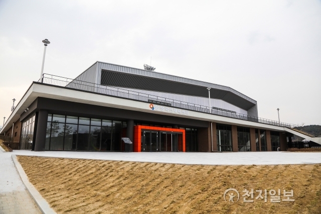 준공식을 앞두고 있는 양양국민체육센터 (제공: 양양군) ⓒ천지일보(뉴스천지) 2018.3.29