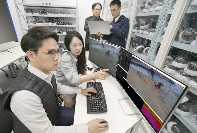 KT가 지능형 CCTV 영상분석솔루션 ‘기가아이즈 2.0’이 국내 최초로 한국인터넷진흥원(KISA)의 방위사업분야 인증을 획득했다고 6일 밝혔다. (제공: KT)