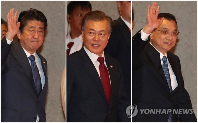 왼쪽부터 아베 일본 총리, 문재인 대통령, 리커창 중국총리. (출처: 연합뉴스)