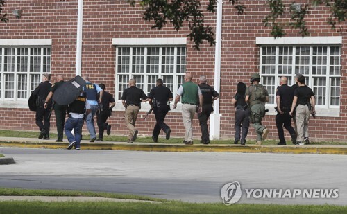 총격 사건 발생한 미 플로리다 고교. (출처: 연합뉴스)