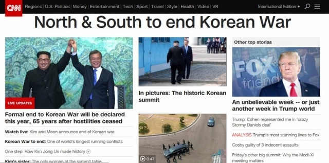 27일 오후 남북정상회담 이후 문재인 대통령과 김정은 북한 국무위원장이 ‘종전선언’과 ‘한반도 비핵화 의지’를 담은 ‘판문점 공동선언’을 발표하자 외신들은 긴급히 이를 타전했다. CNN이 자사 홈페이지에 1면 톱으로 보도한 모습 (출처: CNN 홈페이지)