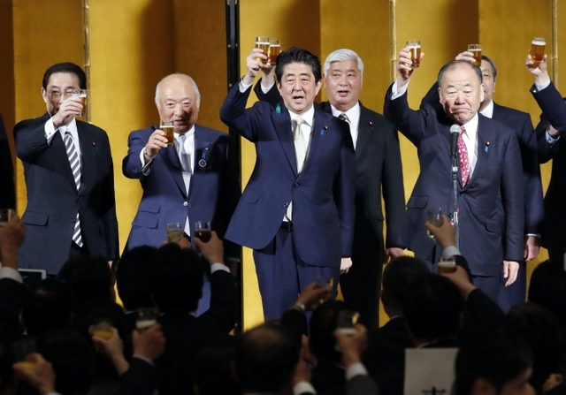 아세안 정상회의에 참석한 10개 회원국 지도자들. (출처: 연합뉴스)