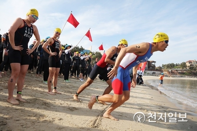 전남 신안군이 오는 19일부터 20일까지 철인들의 축제인 ‘2018 신안 전국 트라이애슬론대회’를 개최한다. (제공: 신안군) ⓒ천지일보(뉴스천지) 2018.5.2