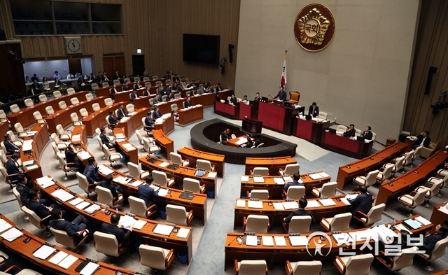 [천지일보=강은영 기자] 국회 예산결산특별위원회가 16일 오전 국회 제2회의장에서 전체회의를 열고 정부가 제출한 추가경정예산안 심사를 진행하고 있다. ⓒ천지일보(뉴스천지) 2018.5.16