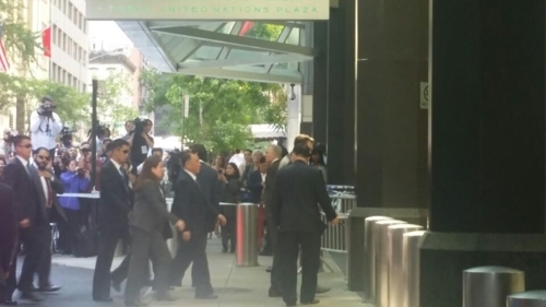 30일 오후(현지시간) 미국 뉴욕 맨해튼의 속소에 도착한 김영철 북한 노동당 대남담당 부위원장 겸 통일전선부장 (출처: 연합뉴스)