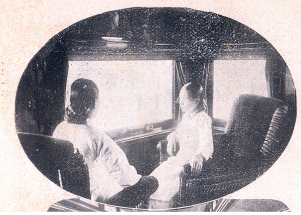 1920년대 경부철도의 객실 내부를 볼 수 있는 사진(출처: 서울역사박물관)