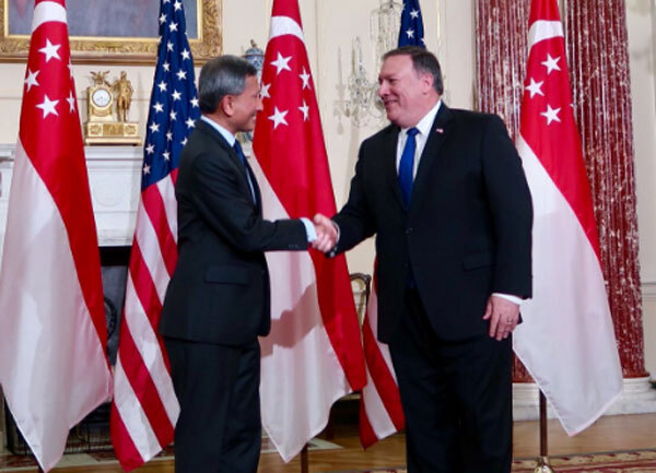 5일(현지시간) 싱가포르 비비안 발라크리쉬난 외무장관(왼쪽)이 미국 국무부를 방문해 마이크 폼페이오 미 국무장관을 만나고 있다. (출처: 싱가포르 외무부)
