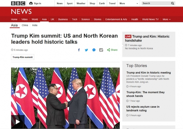 12일 세계 주요 언론들이 도널드 트럼프 미국 대통령과 김정은 북한 국무위원장의 첫 만남 소식을 대서특필로 내보냈다. CNN, BBC, 뉴욕타임스, 워싱턴타임스, 가디언 등 대다수 언론들은 머리기사로 ‘세기의 회담’이라고 장식하며 큰 관심을 보였다. (출처: CNN, BBC 온라인판 첫 화면)