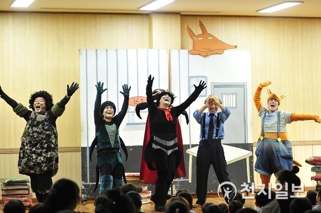 화천어린이도서관에서 뮤지컬 공연이 펼쳐지고 있다.(제공: 화천군)ⓒ천지일보(뉴스천지) 2018.6.12