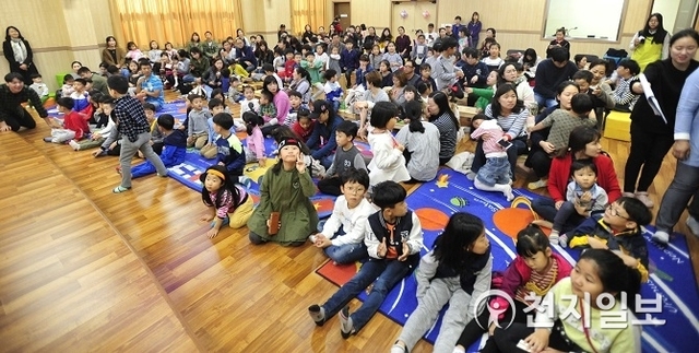 화천어린이도서관에서 뮤지컬 공연이 펼쳐지고 있다.(제공: 화천군)ⓒ천지일보(뉴스천지) 2018.6.12