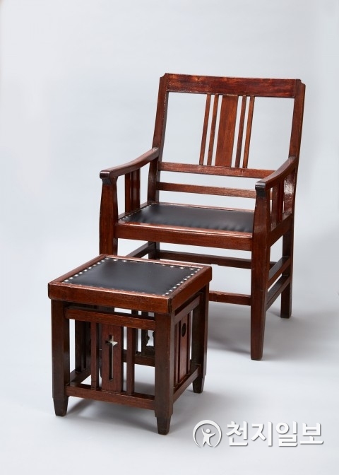 뮈텔 대주교의 의자와 발받침(1877~1933). (제공: 한국천주교순교자박물관) ⓒ천지일보(뉴스천지) 2018.6.19