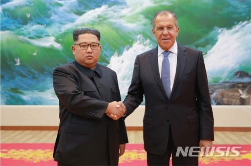 북한 노동신문은 지난달 31일 김정은 국무위원장이 세르게이 라브로프 러시아 외무장관을 접견했다고 1일 보도했다. (출처: 뉴시스)