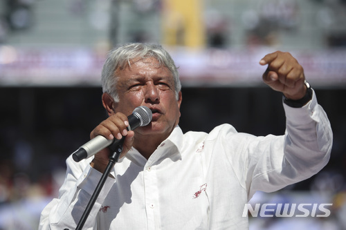 지난달 23일 멕시코에서 좌파 신생정당의 마누엘 로페스 오브라도르 후보가 현 엔리케 페냐 니에토 대통령 정부를 비판하고 있다. (출처: 뉴시스)