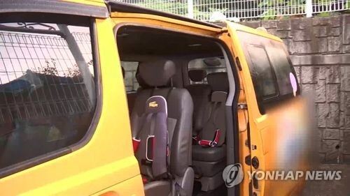 17일 무더위에 7시간 방치돼 숨진 여아가 발견된 동두천의 어린이집 통원 차량 내부. (출처: 연합뉴스)