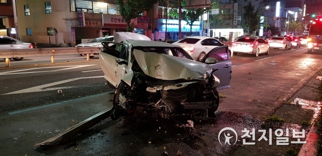 피해차량이 심하게 파손된 모습. (제공: 부산경찰청) ⓒ천지일보 2018.7.20