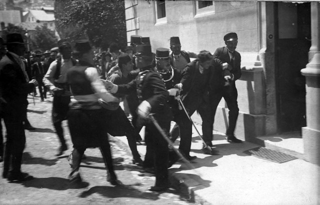 제1차 세계대전의 도화선이 된 가브릴로 프린치프(Gavrilo_Princip)의 오스트리아 황태자 저격 후 체포장면(1914. 6. 28) ⓒ천지일보 2018.7.23