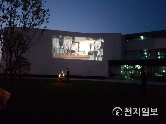 7월 27일부터 28일까지 태안군 만리포 해변에 위치한 유류피해극복기념관에서 만리포 한여름 밤 영화축제를 연다. (제공: 충남도) ⓒ천지일보 2018.7.25