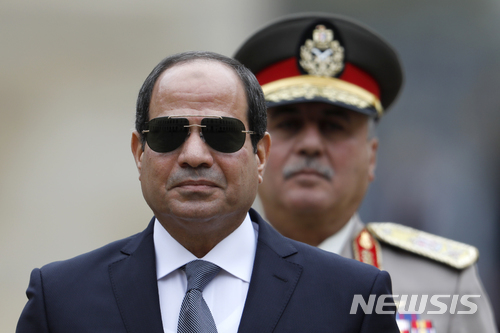 압델 파타 엘시시 이집트 대통령이 2017년 10월 24일 프랑스 파리를 방문해 군의 환영 행사에 참석했을 당시의 모습. (출처: 뉴시스)