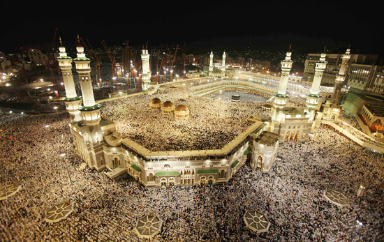 해마다 순례의 달인 ‘두 알 힛자(Dhu al-Hijja, 이슬람력 12월)’에는 250만여 명의 순례자가 메카로 모여든다. (사진제공: 사우디아라비아문화원)
